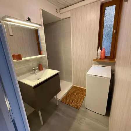 Le De La Vallee Du Douctouyre アパート