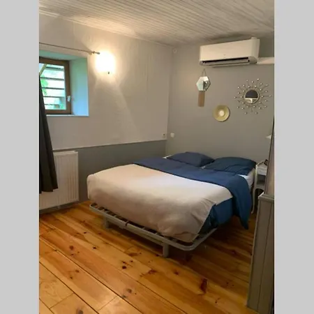 Le De La Vallée Du Douctouyre Appartamento *